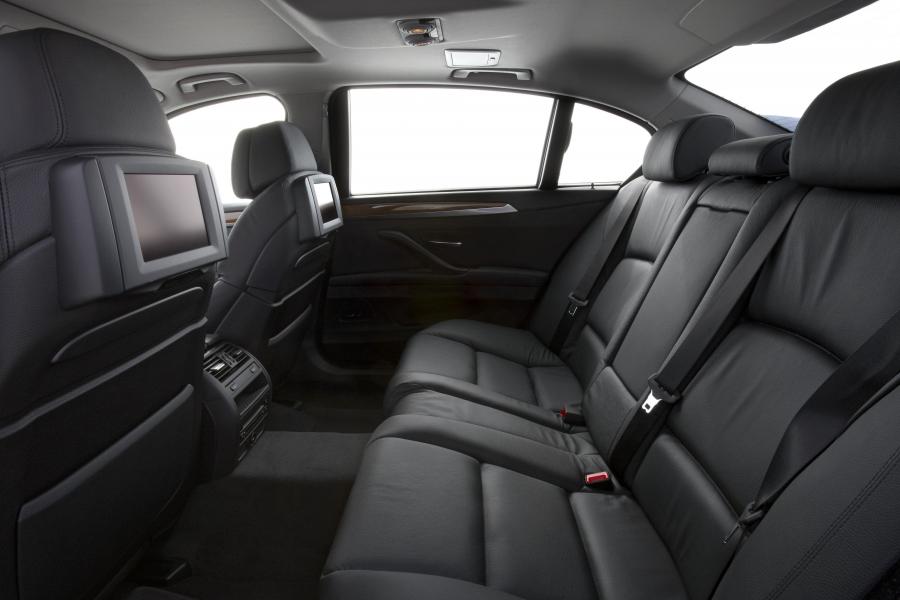  BMW 5-Series Long-Wheelbase 2010 года  (CN) (фото 23 из 77)